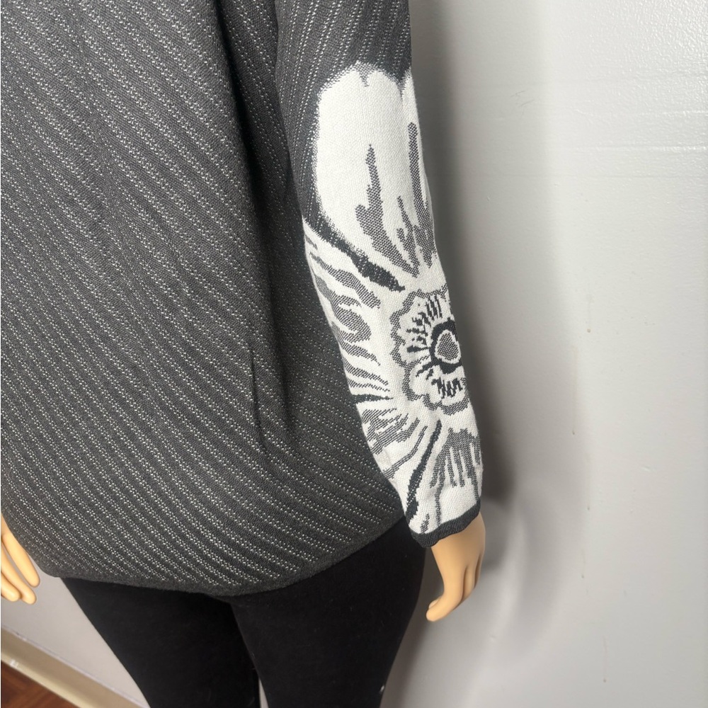 Alfred Dunner Black and White Floral Sweater - Picture 6 of 10